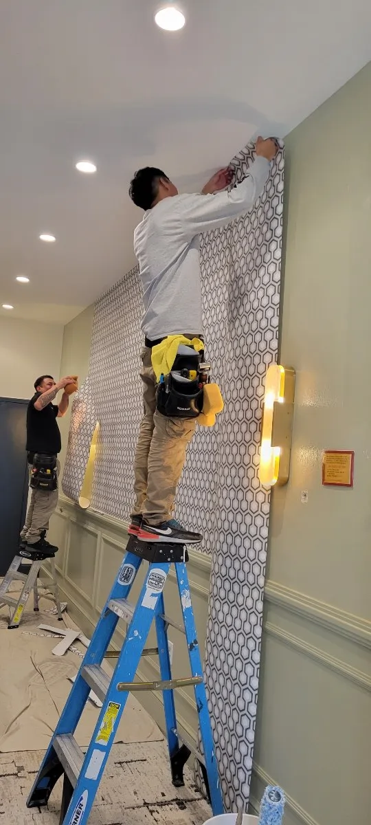 Wallpaper installation in Kerman