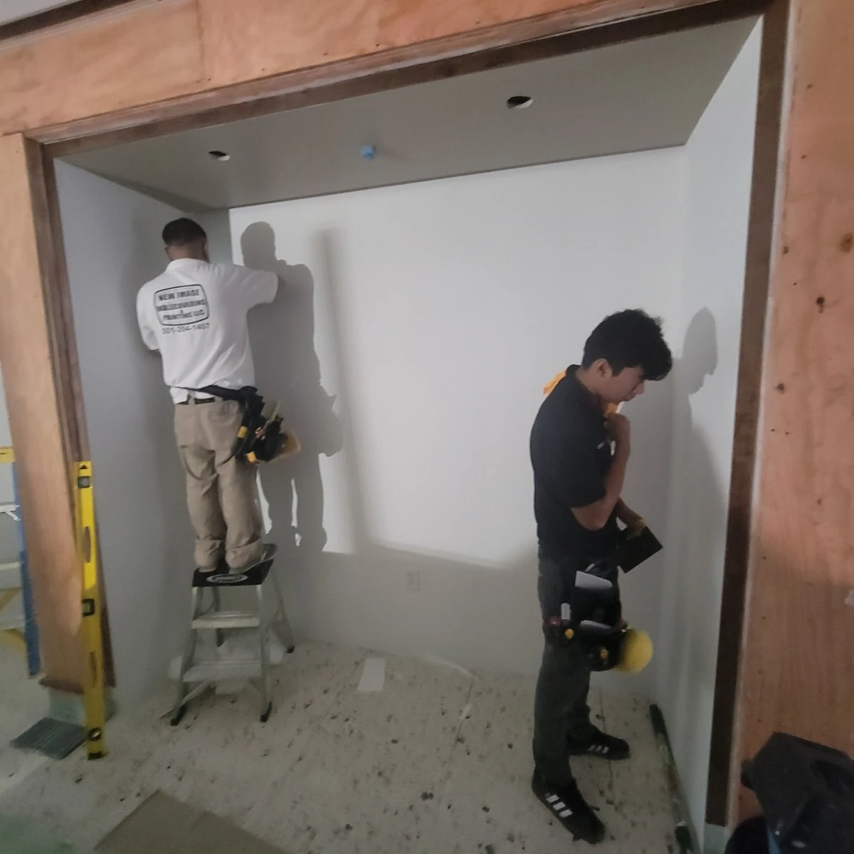 Wallpaper installation in Mendota